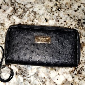Michael kors wristlet